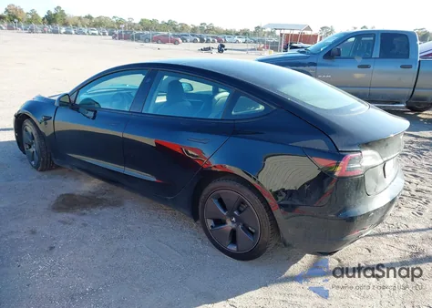 2021 Tesla Model 3 Long Range Dual Motor All-Wheel Drive z USA, uszkodzony, nr VIN 5YJ3E1EB0MF035529